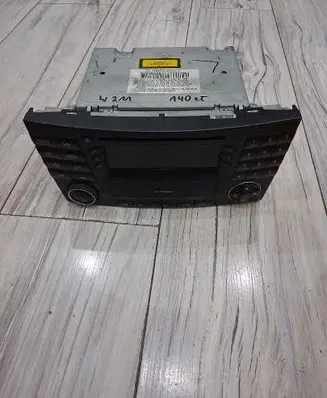 Mercedes-Benz E W211 Radio/CD/DVD/GPS head unit A2118201079