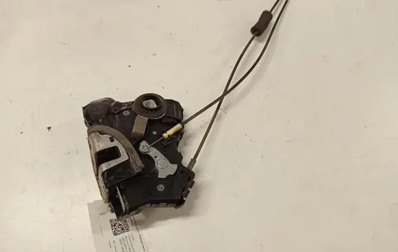 Suzuki Grand Vitara II Front door lock 5110915