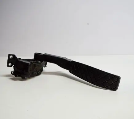 Volkswagen Touareg I Accelerator throttle pedal 7L0723507D