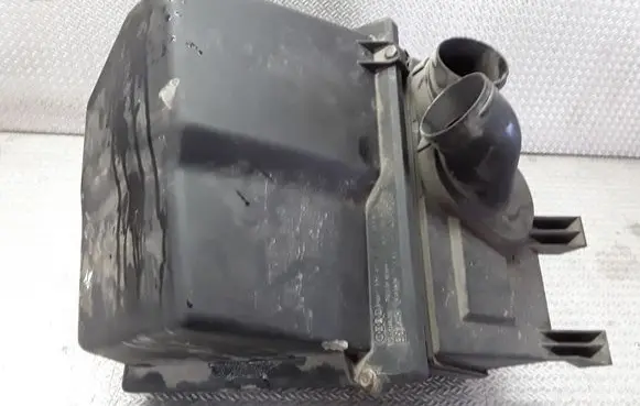 Audi A8 S8 D2 4D Air filter box 077133837F