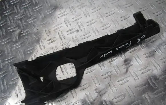 Ford Focus Front bumper mounting bracket 4m5117e856ac 4m51-17e856-ac