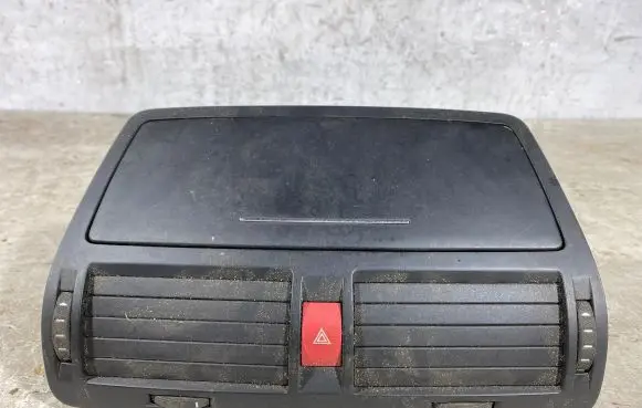 Skoda Octavia Mk2 (1Z) Dash center air vent grill 1z0820951