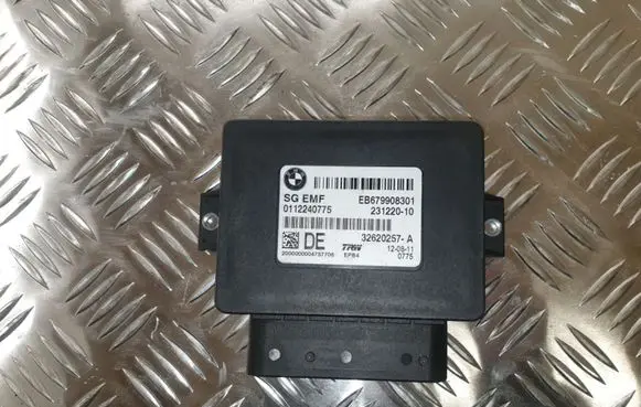 BMW 5 F10 F11 Rear brake EMF control unit/module 679908301