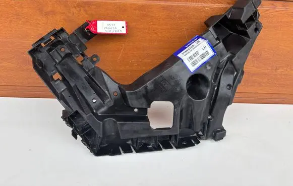 Volvo XC40 Rear bumper mounting bracket 32227484