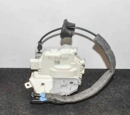 Audi A1 Rear door lock 8X0839015