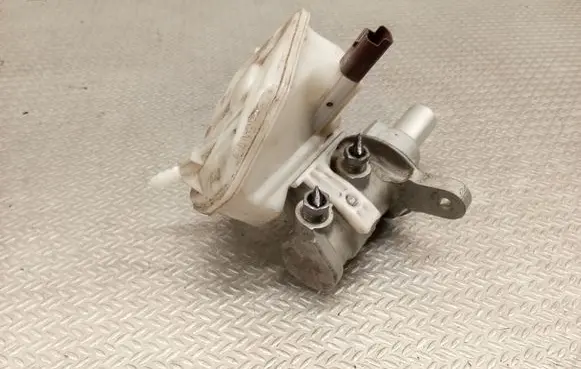 Citroen C4 II Master brake cylinder 0204051007