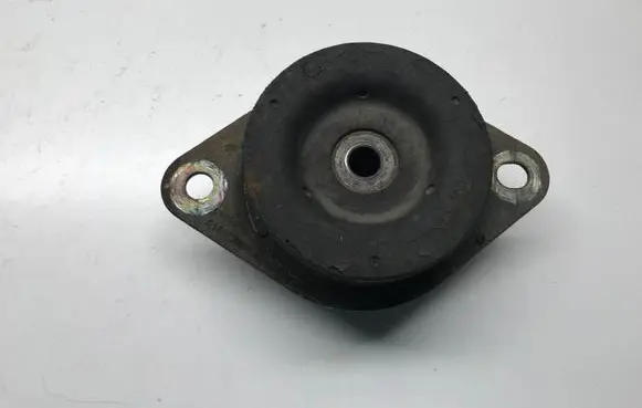 Nissan Primastar Engine mount bracket