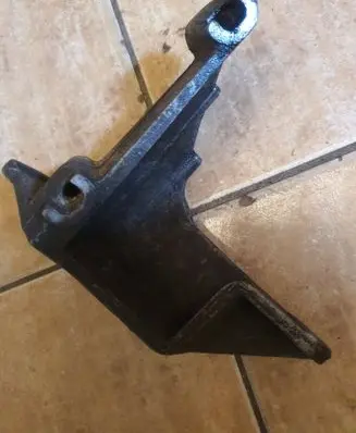 Volkswagen PASSAT B3 Power steering pump mounting bracket 027145531