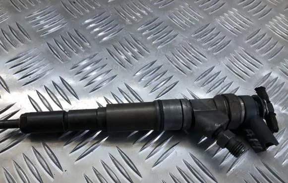 BMW 5 E60 E61 Fuel injector 7784661