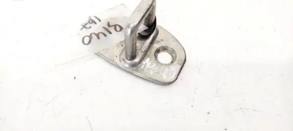 Audi A6 S6 C6 4F Front door lock loop/hook striker 8E0837033
