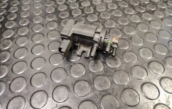 Citroen C4 II Turbo solenoid valve 9807396180
