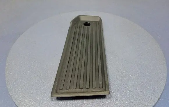 Accelerator throttle pedal