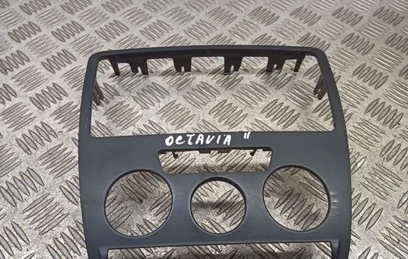 Skoda Octavia Mk2 (1Z) Head unit multimedia control 1Z0858069