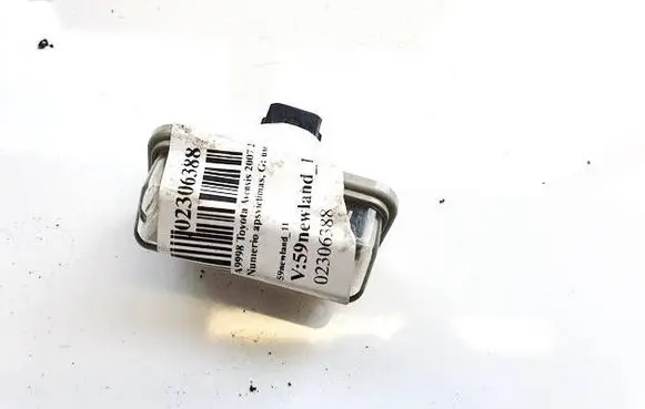 Toyota Avensis T250 Number plate light