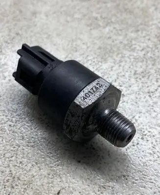 Toyota Avensis T270 Oil pressure sensor 401742