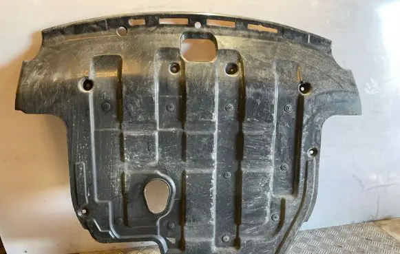 Hyundai Santa Fe Engine splash shield/under tray