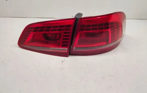 Volkswagen PASSAT B7 Rear/tail lights prawe