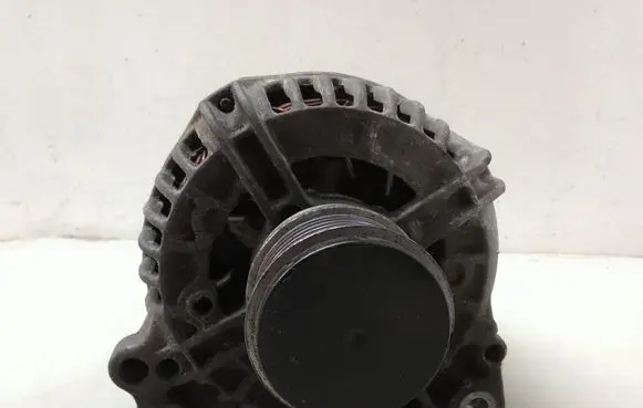 Volkswagen Sharan Generator/alternator 028903028E