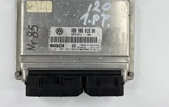 Volkswagen PASSAT B5.5 Engine control unit/module 4B0906018DH