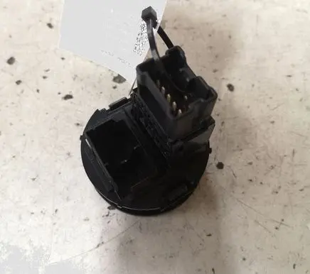 Nissan X-Trail T30 Hazard light switch 06016