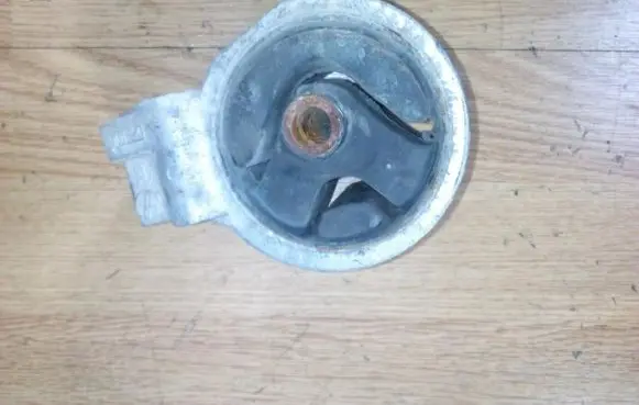 Volvo S40, V40 Engine mount bracket 3318030