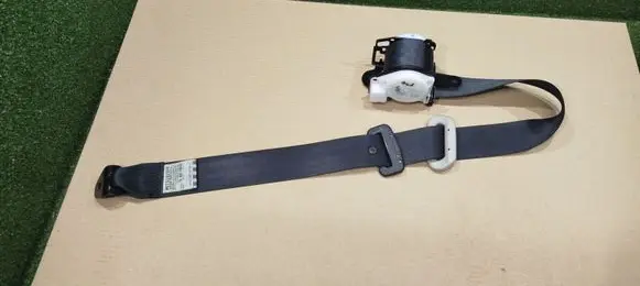 Mitsubishi Pajero Rear seatbelt 0429073