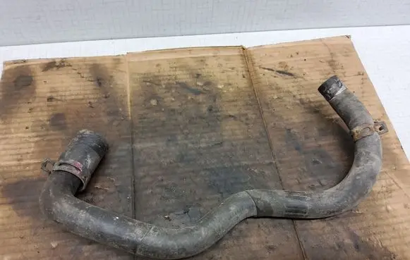 Volkswagen Golf IV Engine coolant pipe/hose