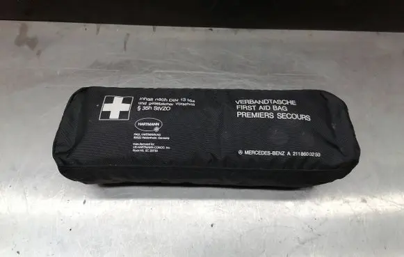 Mercedes-Benz S W221 First aid kit A2118600250