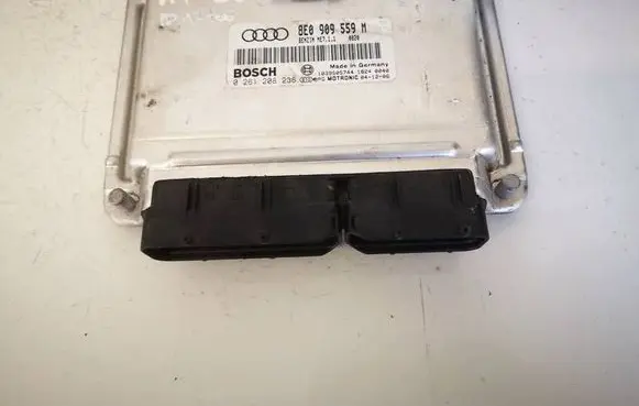 Audi A4 S4 B6 8E 8H Engine control unit/module 8E0909559M 0261208238