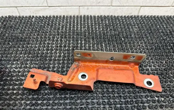 Fender mounting bracket
