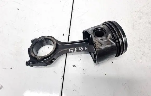 Ford Focus Piston with connecting rod 