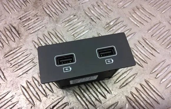 Renault Zoe USB socket connector 280230033R 33352432