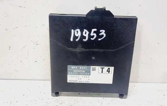 Toyota RAV 4 (XA40) Central body control module 8922142300