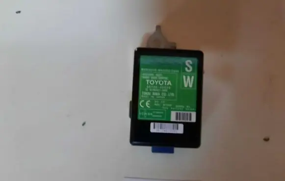 Toyota Avensis T270 Door control unit/module 8974005030