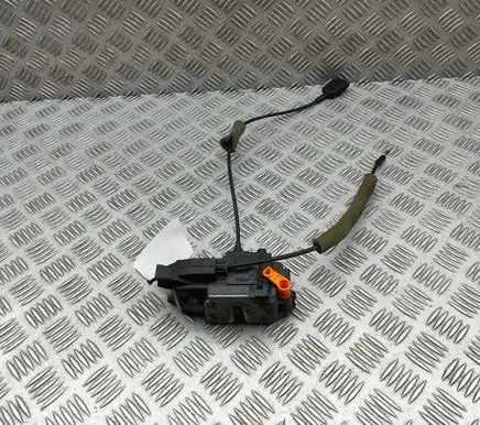 Renault Master III Coupe door lock (next to the handle) 805035839R