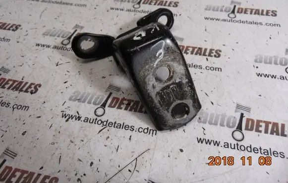 Honda CR-V Rear door lower hinge