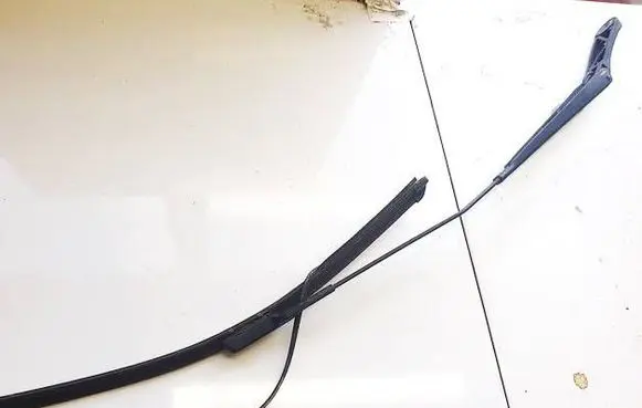 Skoda Superb B6 (3T) Front wiper blade arm 3t2955409a
