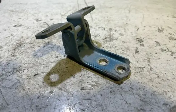 Mitsubishi ASX Rear door lower hinge