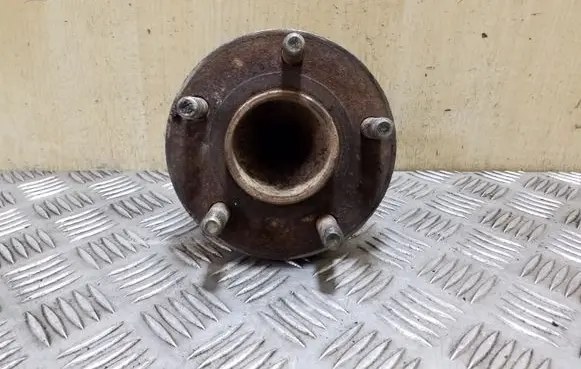 Rear wheel hub