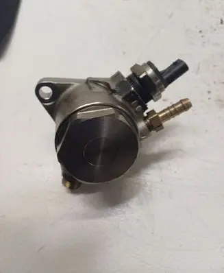 Volkswagen Polo VI Fuel injection high pressure pump 04E127026BB