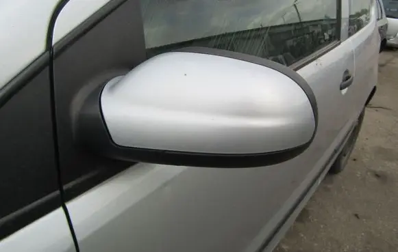 Volkswagen Fox Manual wing mirror 