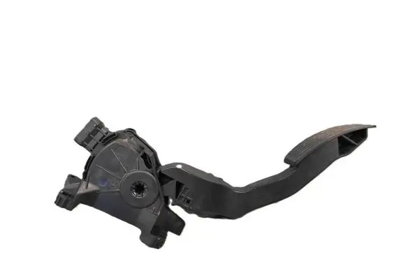 Accelerator throttle pedal