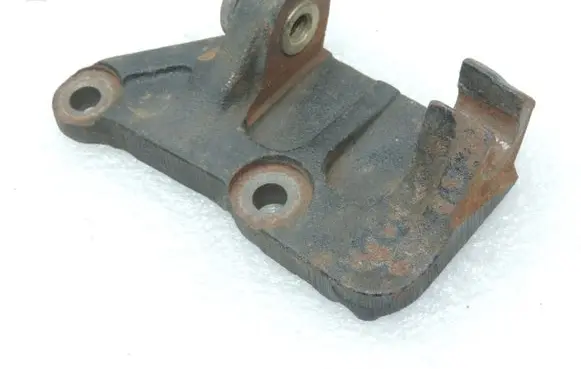 Toyota RAV 4 (XA20) Generator/alternator bracket