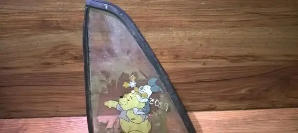 Peugeot 205 Rear vent window glass 