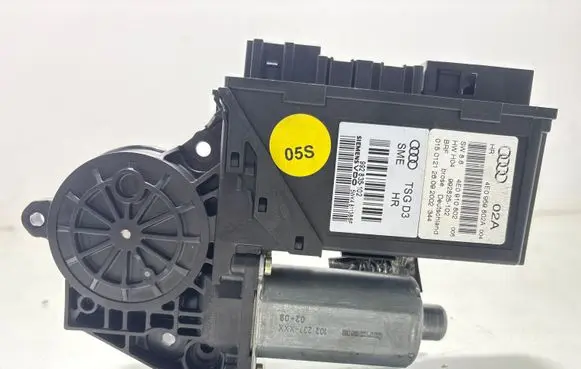 Audi A8 S8 D3 4E Rear door window regulator motor 4E0910802