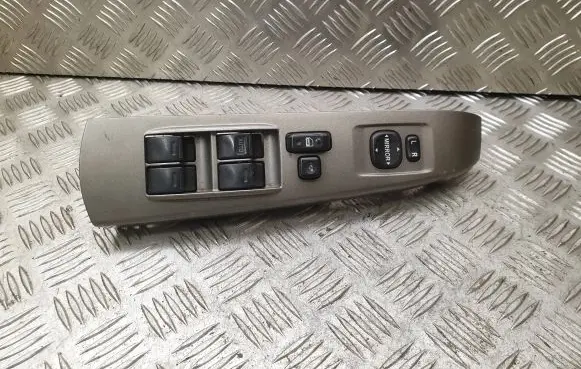 Toyota Prius (NHW20) Electric window control switch 8482047021