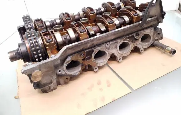 Mercedes-Benz C W203 Engine head 1110163901 1110520401 A1110500649