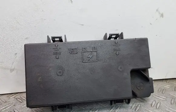 Dodge Journey Fuse box cover R62337001