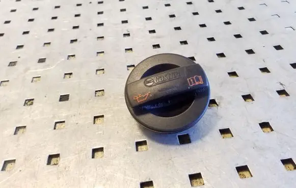 Volkswagen PASSAT CC Oil filler cap 06C103485
