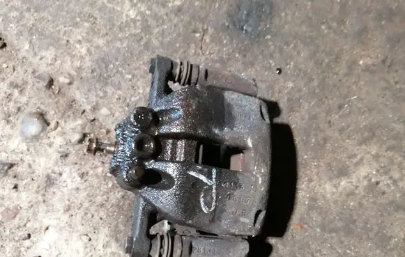 Ford B-MAX Front brake caliper
